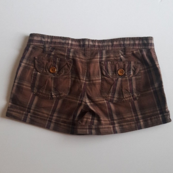 OP | Plaid Cuffed Hem Shorts - Picture 2 of 4